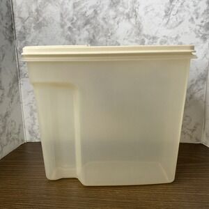 VTG Rubbermaid Servin Saver 1.3  Gallon Plastic Cereal Keeper with Almond Lid